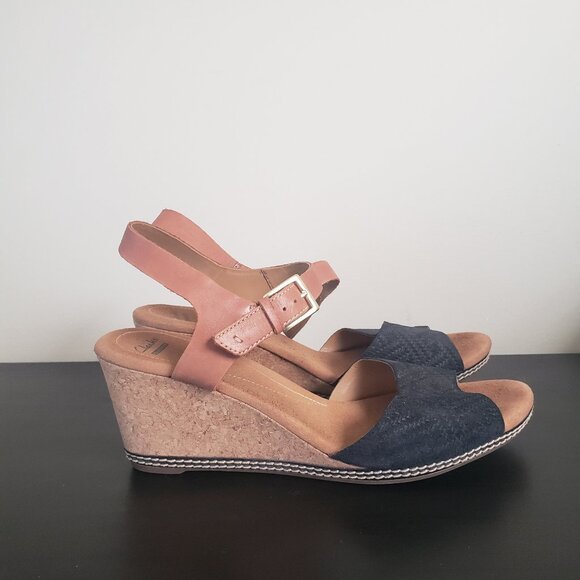 Clarks Women Wedge Sandals - Picture 1 of 2
